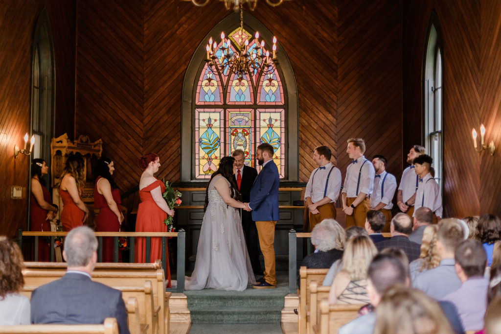 fall wedding at oaks pioneer church