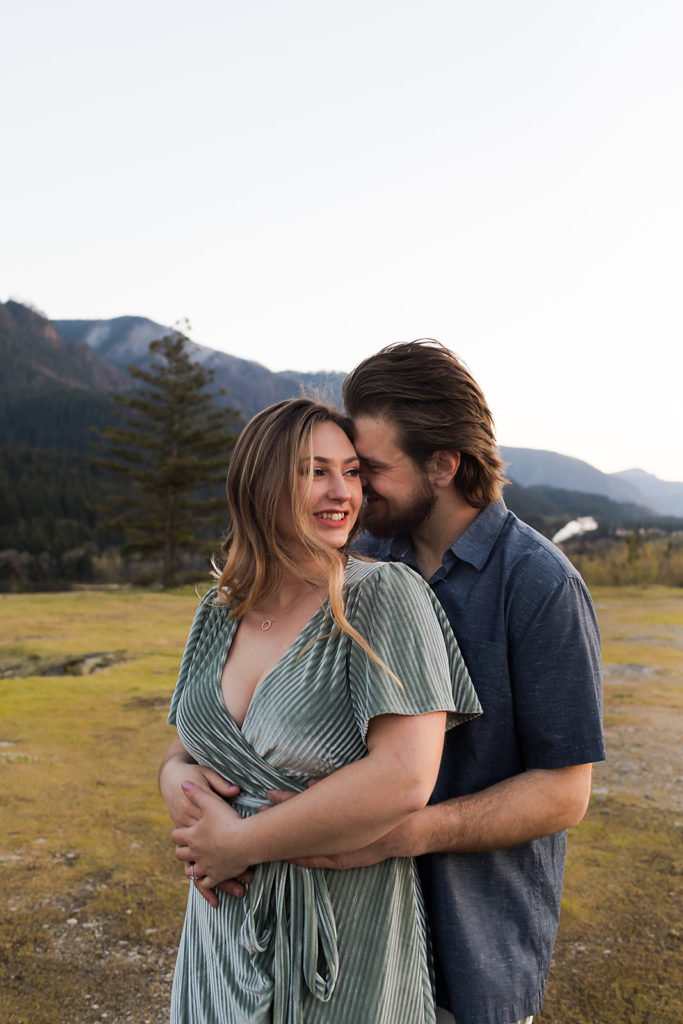 columbia river gorge engagement session